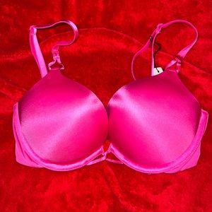 Victoria’s Secret bombshell, push-up bra
